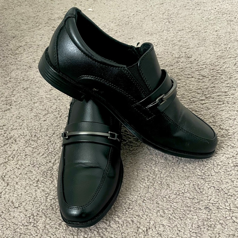 Dress shoes size 4